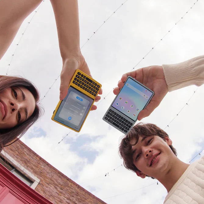 MindOne Pro Card-Sized AI Smartphone